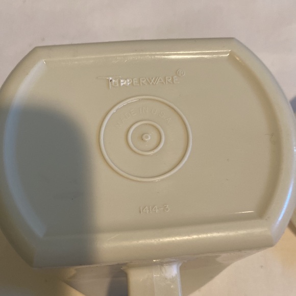 Vintage Tupperware Creamer - Picture 4 of 5